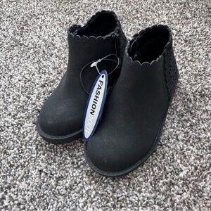 NEW! Toddler Size 7 Black Ankle Boots